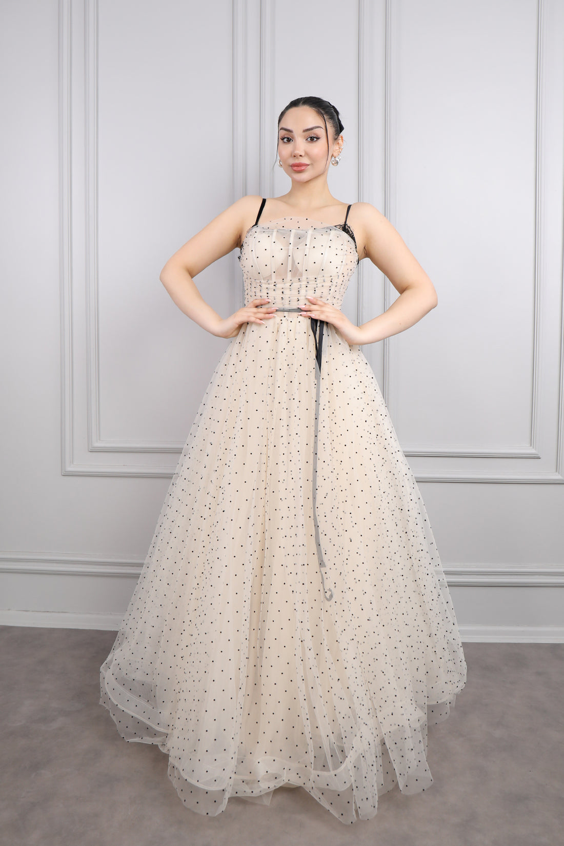 فستان سهرة تول منقط بحمالات رفيعة -بيج