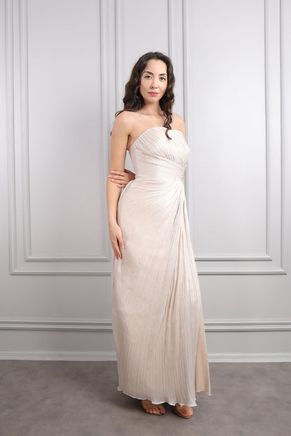 فستان سهرة شيفون سترابلس بتكسيرات وتفاصيل خرزية عالخصر -بيج