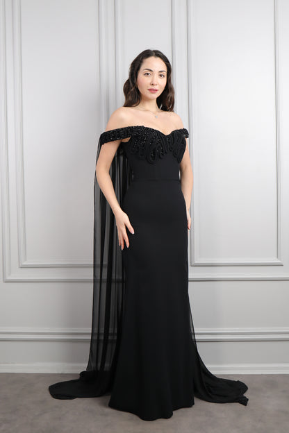 فستان سهرة مزين بتطريزات خرزية وتصميم مكشوف الاكتاف بكايب طويل-اسود