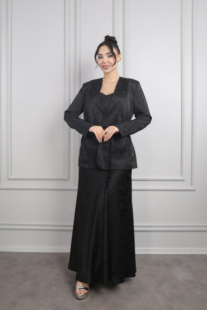 طقم تنورة ساتان وجاكيت بتطريزات خرزية وحزام عالخصر مقاس كبير  -اسود