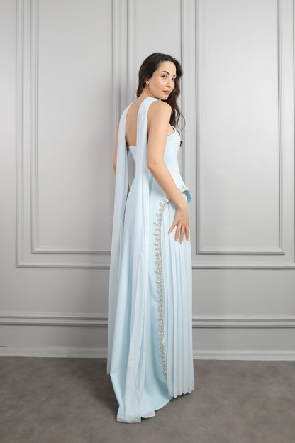 فستان سهرة سترابلس مزين بالكريستالات عالجانبين وتفصيل شال -سماوي