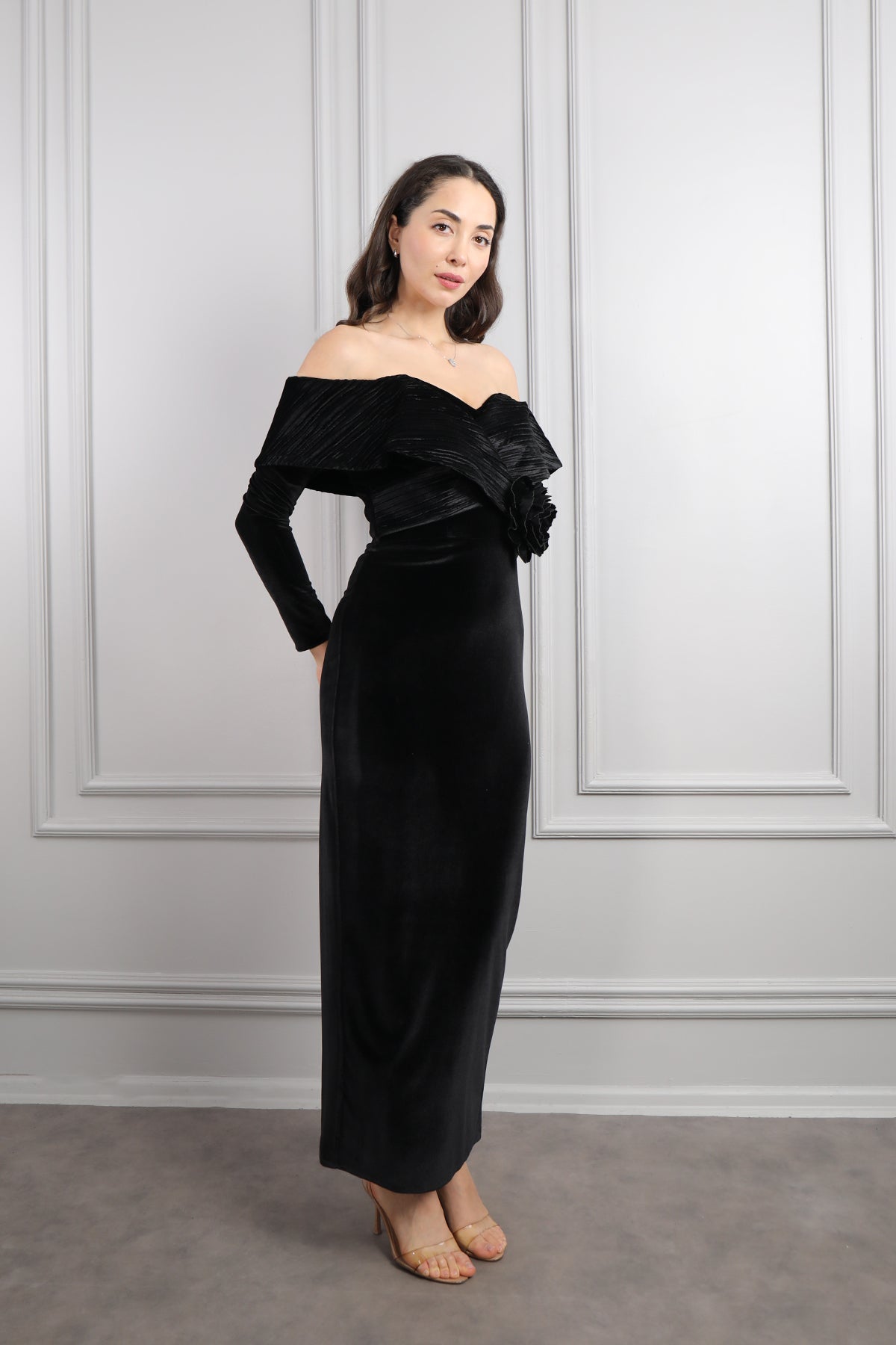 فستان سهرة مخملي مكشوف الاكتاف -اسود