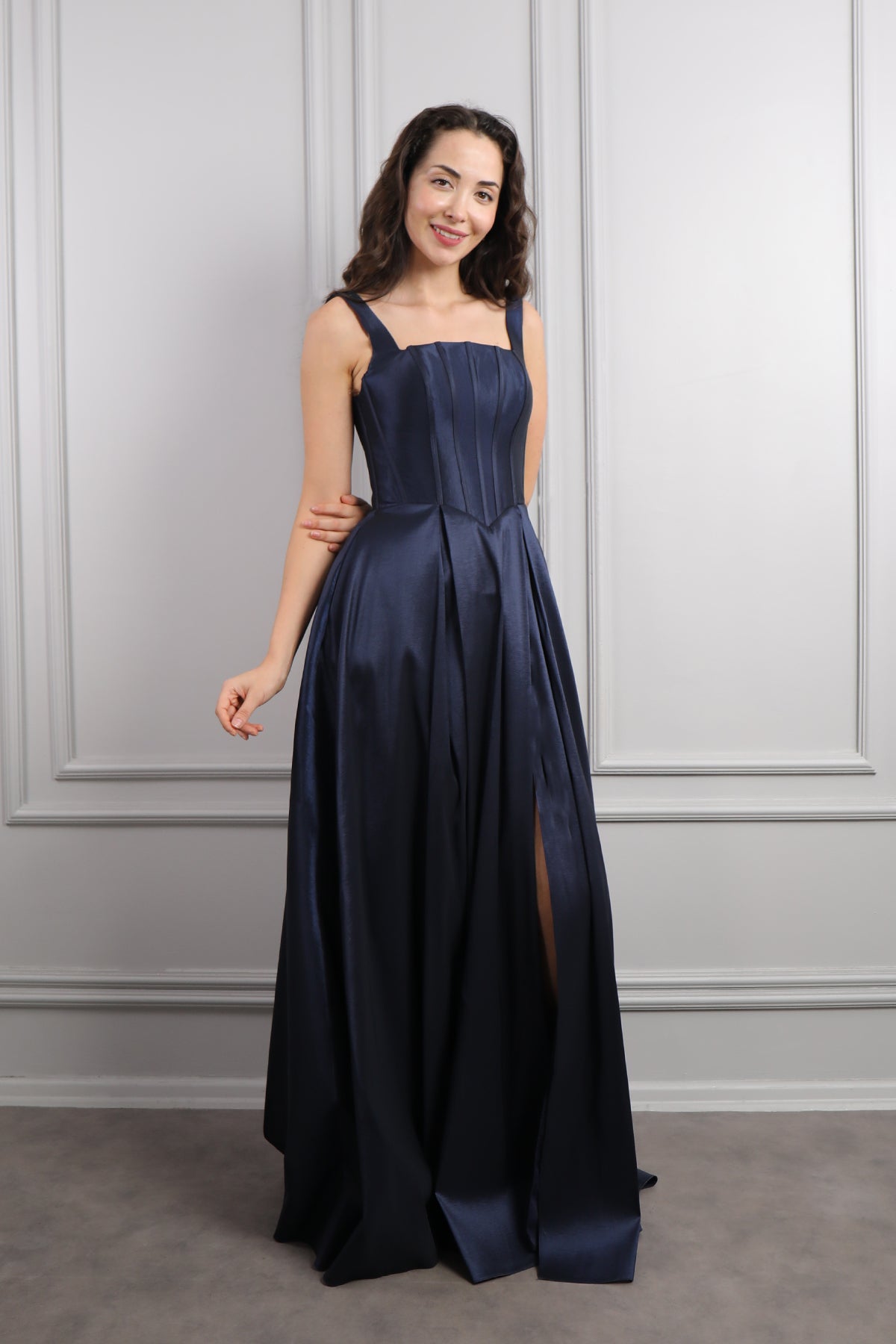 فستان سهرة بياقة مربعة بتفصيل كورسيه وفتحة جانبية -كحلي