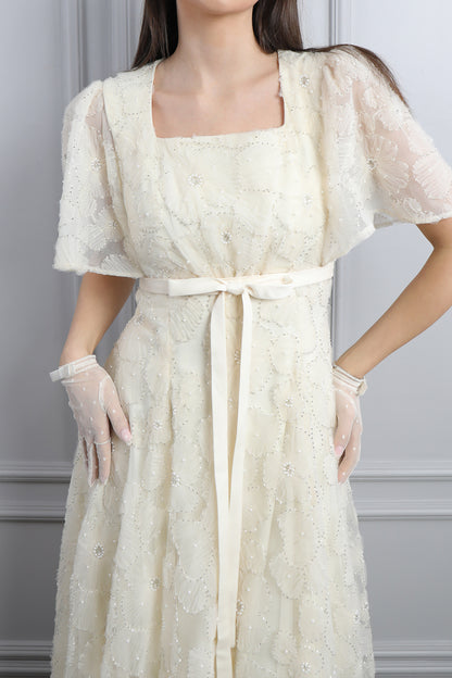 فستان ورود بياقة مربعة واكمام واسعة مع حزام واكسسوار قفازات -سكري