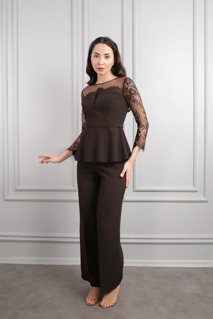 طقم بنطال وبلوزة باكمام شفافة وتفاصيل دانتيل -بني