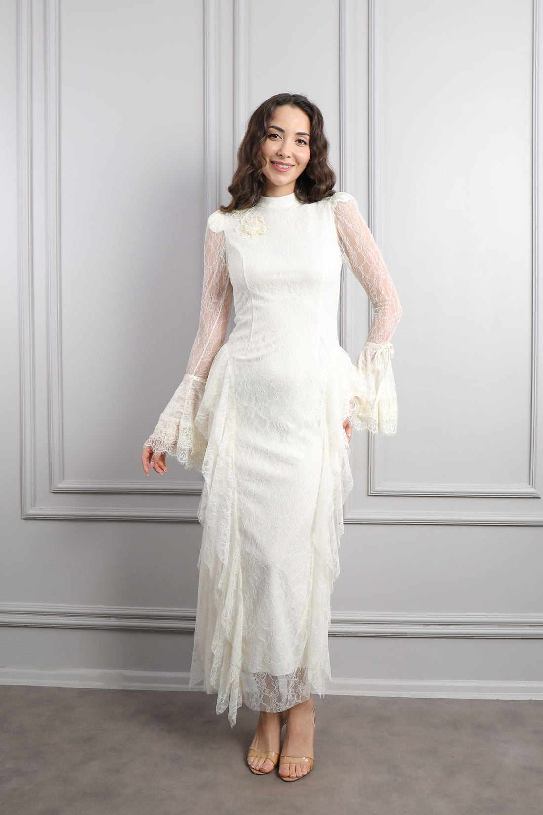 فستان دانتيل باكمام شفافة بتصميم كشكشة -سكري