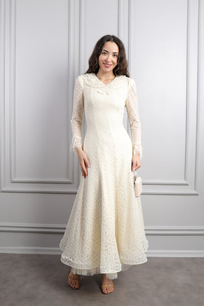 فستان دانتيل بياقة مزينة بالخرز واكسسوار شنطة -بيج