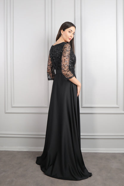 فستان سهرة ساتان بجزء علوي مطرز مع حزام عالخصر مقاس كبير -اسود