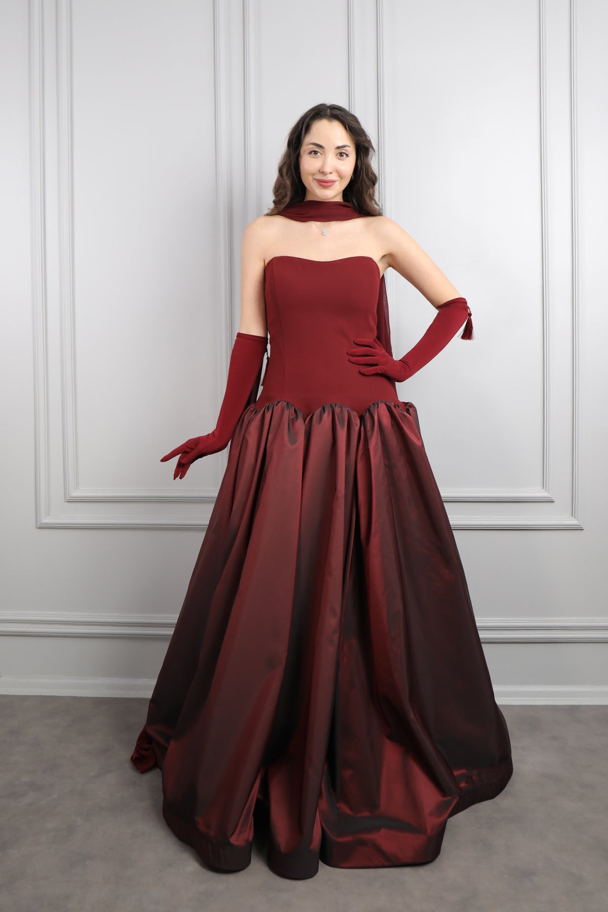 فستان سترابلس باكسسوار وشاح وقفازات -عودي