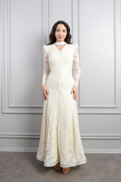 فستان دانتيل بياقة مثلثة وزينة ازرار امامية مع وشاح -سكري