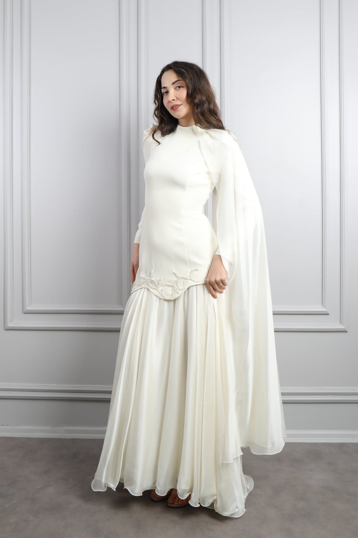 فستان للمحجبات بتطريزات خرزية وتصميم كايب من الكتف -سكري