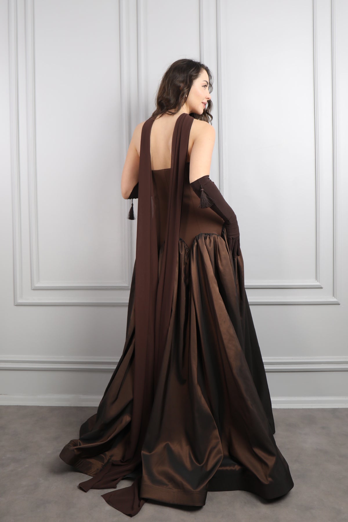 فستان سترابلس باكسسوار وشاح وقفازات -بني