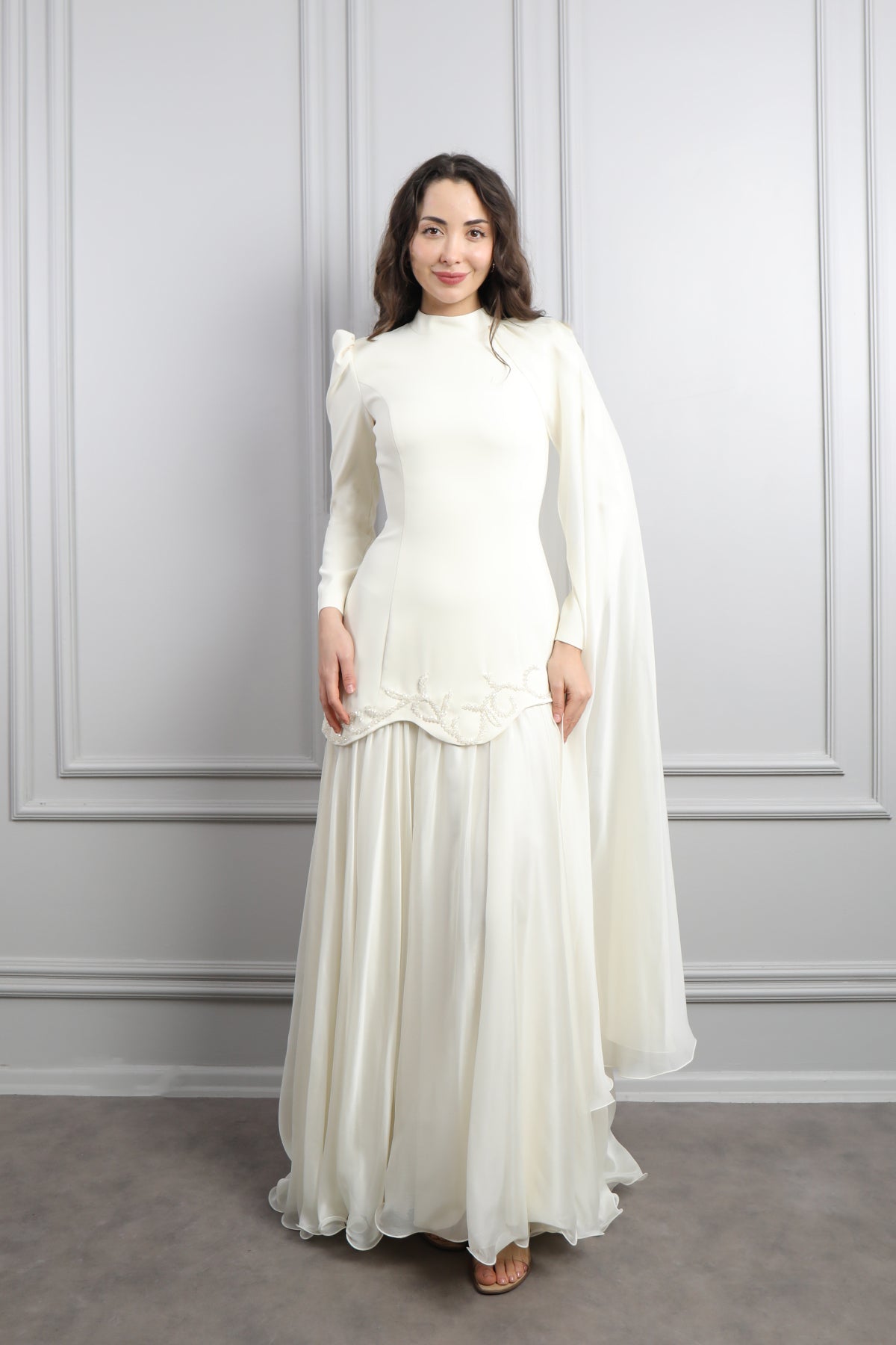 فستان للمحجبات بتطريزات خرزية وتصميم كايب من الكتف -سكري