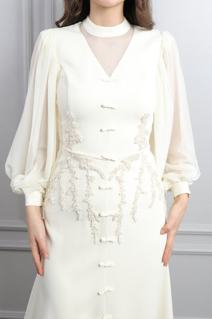 فستان باكمام واسعة مزين بتطريزات خرزية وفيونكات -سكري