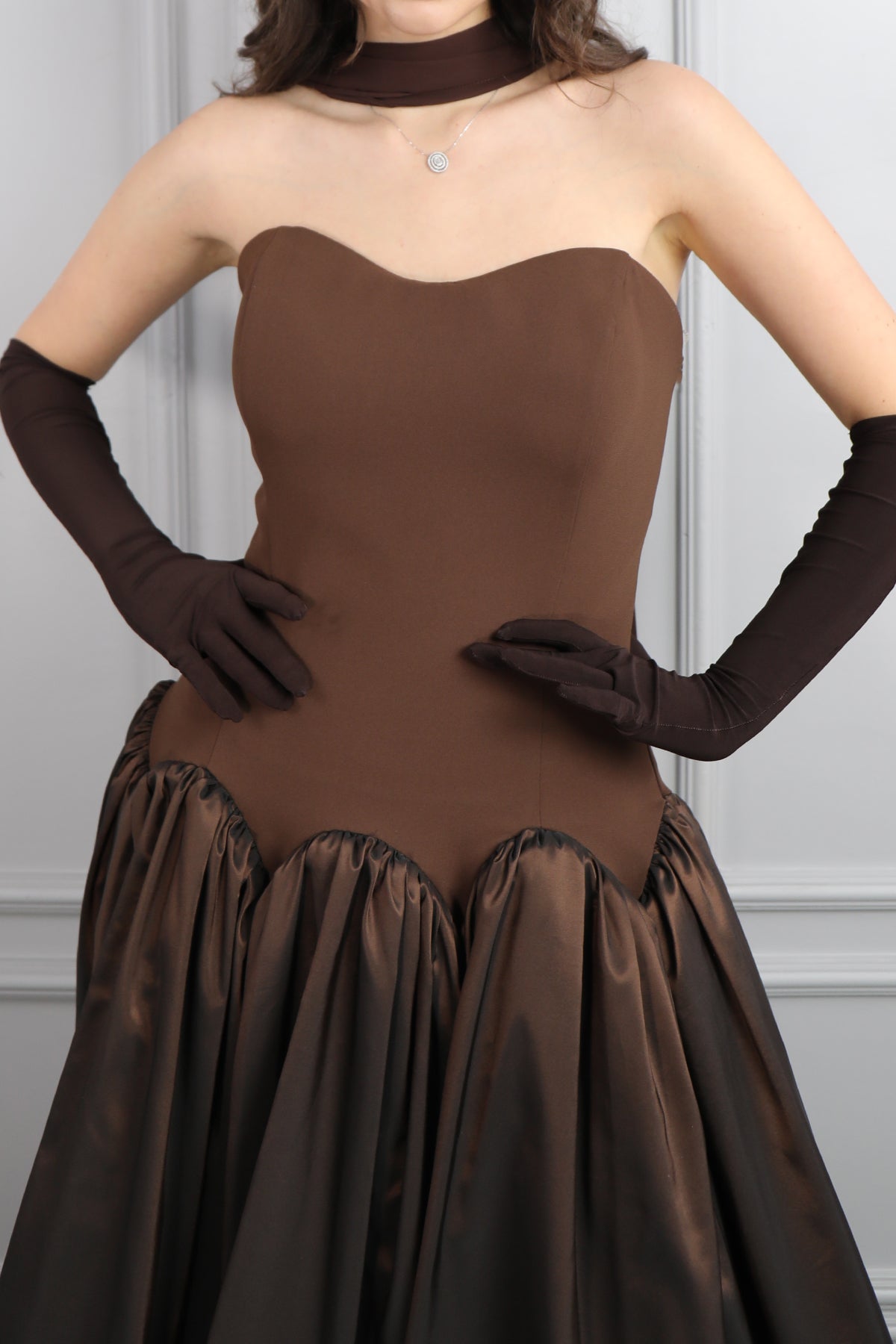 فستان سترابلس باكسسوار وشاح وقفازات -بني