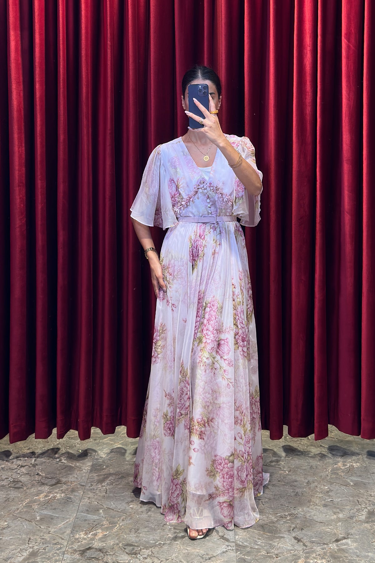 فستان شيفون بزخرفات ورود وحزام عالخصر -بمبي