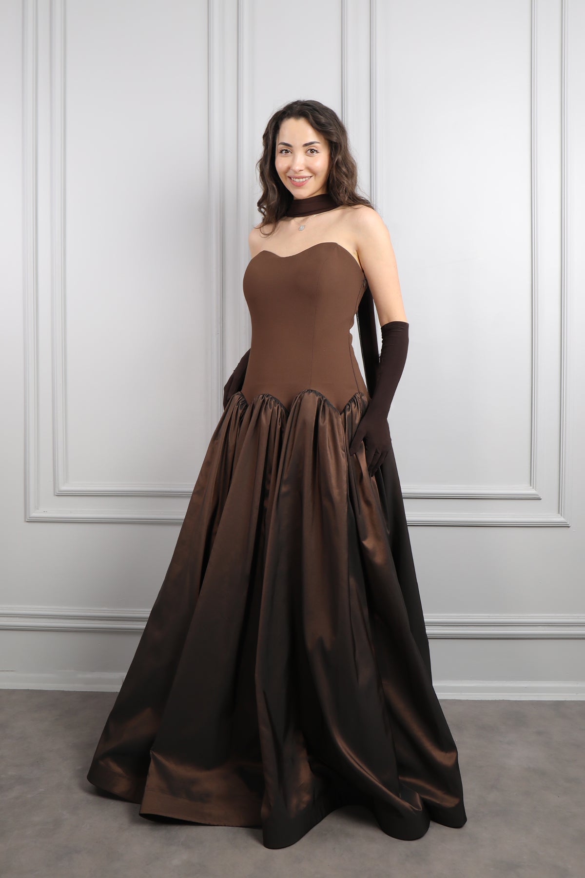 فستان سترابلس باكسسوار وشاح وقفازات -بني