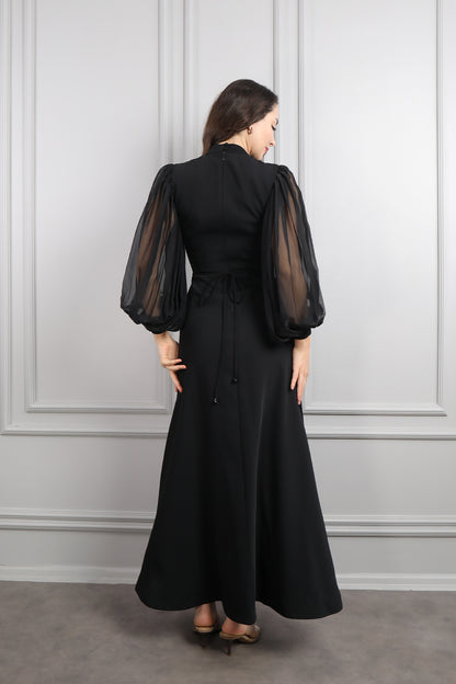 فستان باكمام واسعة مزين بتطريزات خرزية وفيونكات -اسود