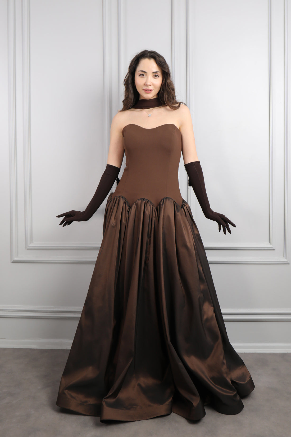 فستان سترابلس باكسسوار وشاح وقفازات -بني