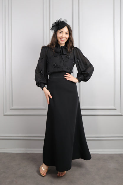 طقم تنورة وبلوزة مطرزة بالخرز باكمام واسعة مع اكسسوار عالشعر -اسود