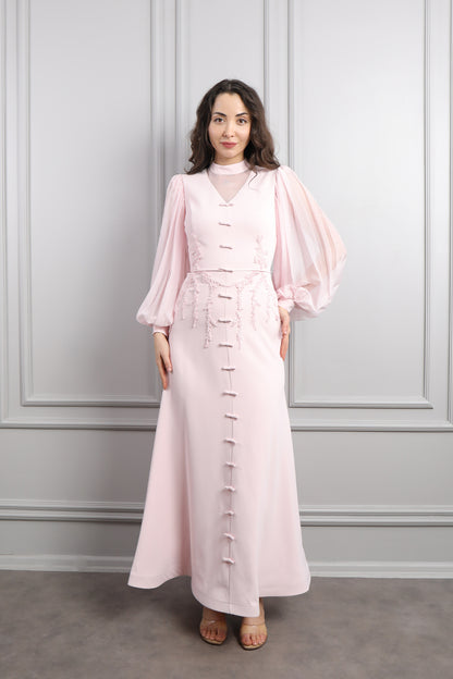 فستان باكمام واسعة مزين بتطريزات خرزية وفيونكات -بمبي