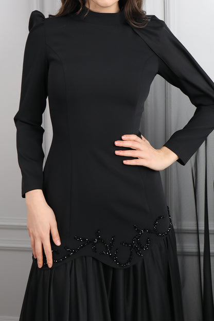 فستان للمحجبات بتطريزات خرزية وتصميم كايب من الكتف -اسود
