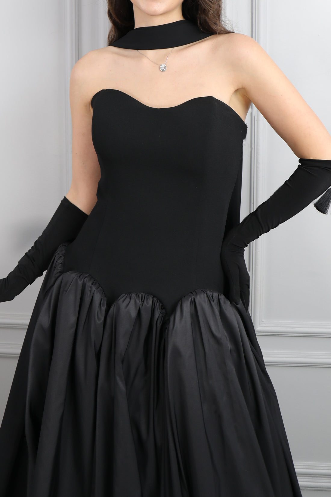 فستان سترابلس باكسسوار وشاح وقفازات -اسود