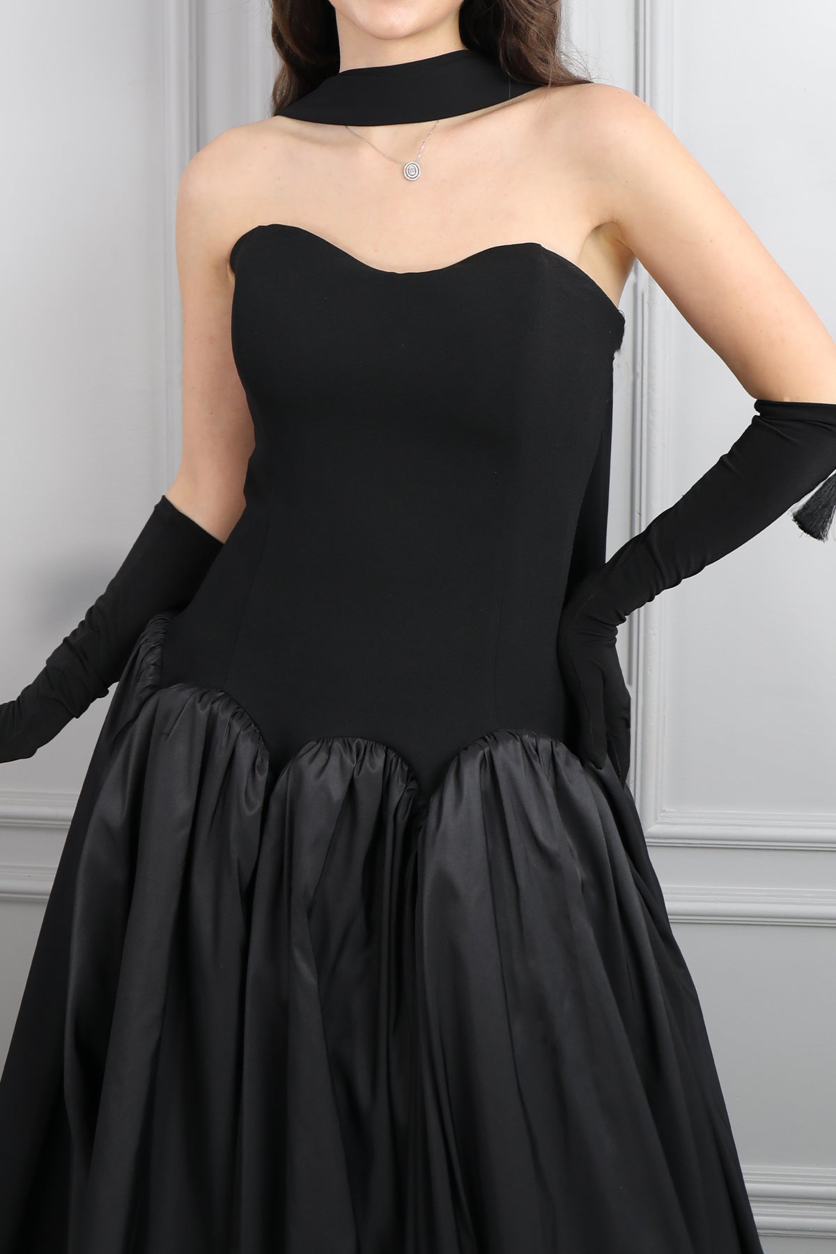 فستان سترابلس باكسسوار وشاح وقفازات -اسود