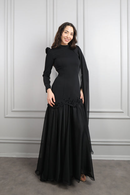 فستان للمحجبات بتطريزات خرزية وتصميم كايب من الكتف -اسود