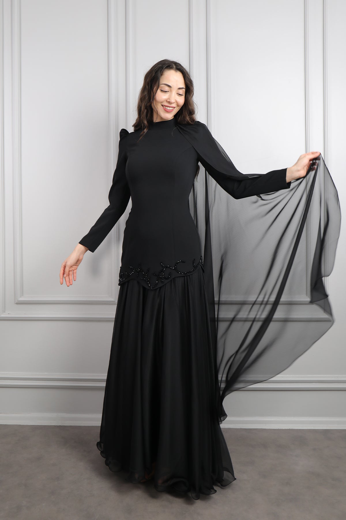 فستان للمحجبات بتطريزات خرزية وتصميم كايب من الكتف -اسود