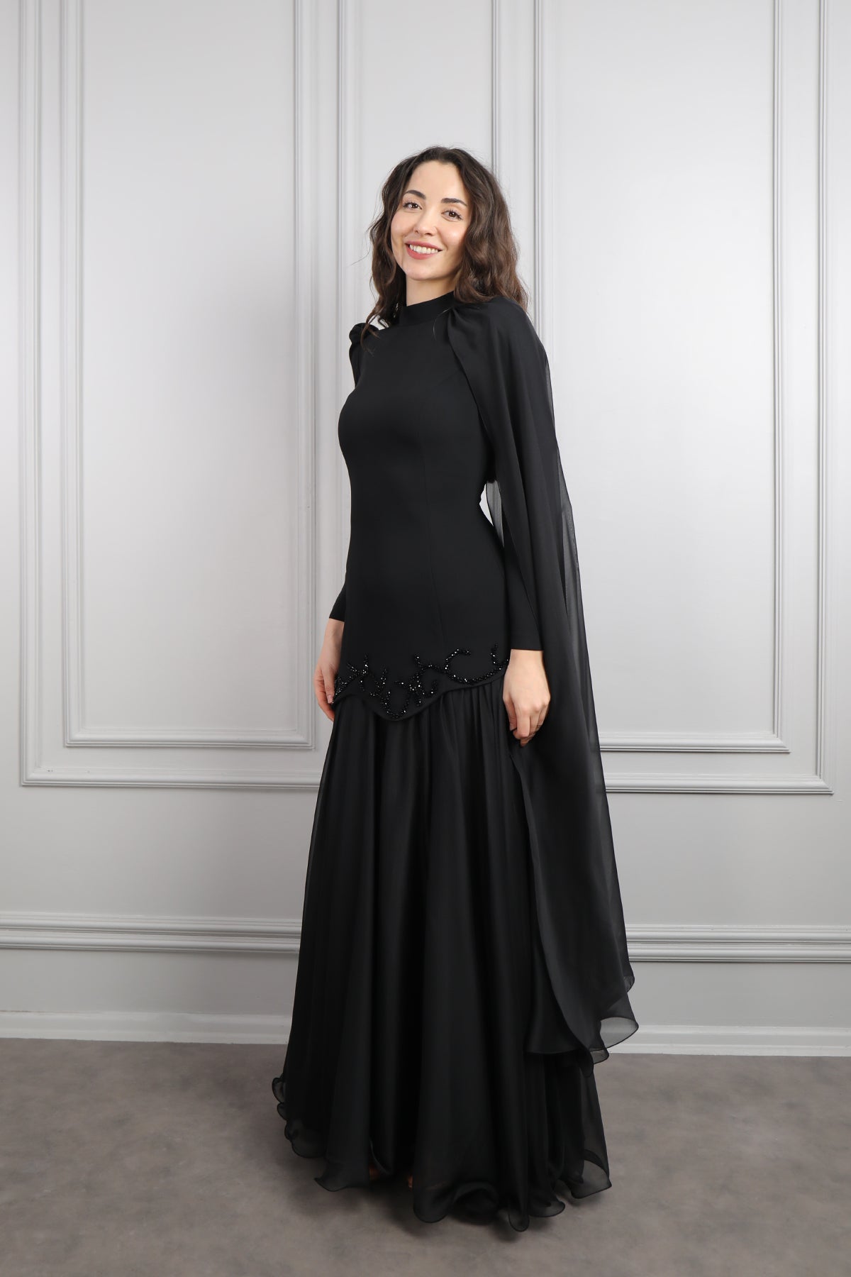 فستان للمحجبات بتطريزات خرزية وتصميم كايب من الكتف -اسود