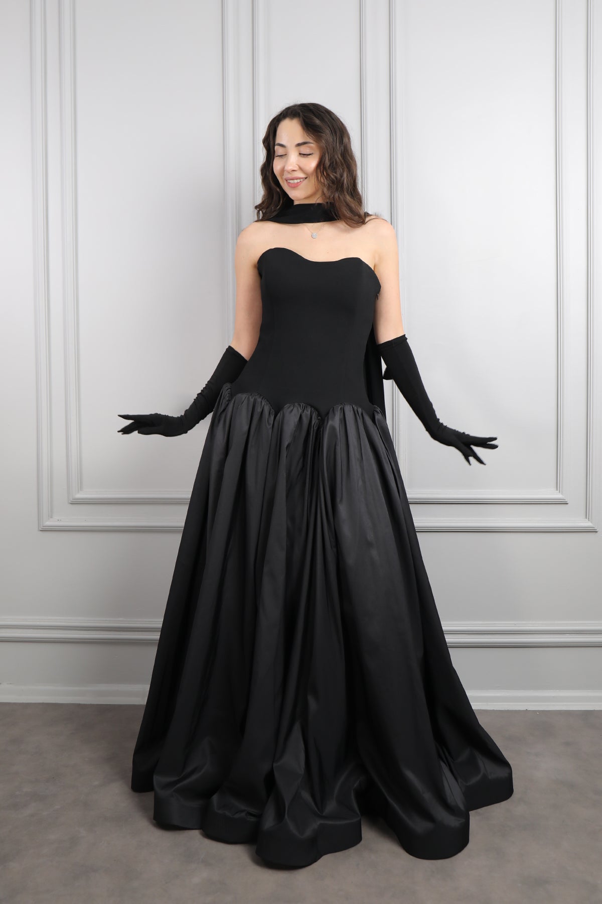 فستان سترابلس باكسسوار وشاح وقفازات -اسود