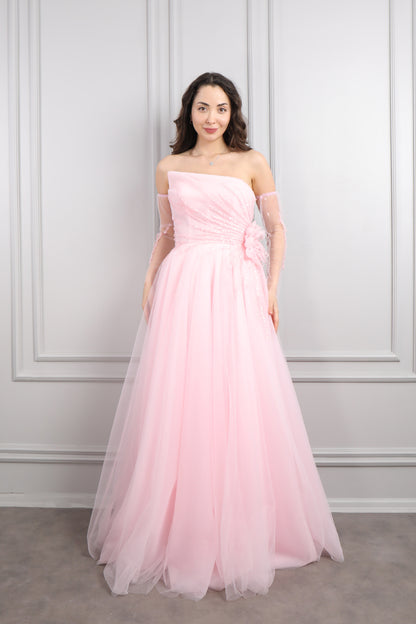 فستان سهرة سترابلس بقصّة منفوشة مطرز بالخز مع اكمام متحركة -بمبي