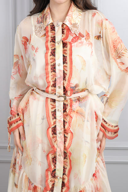 فستان شيفون مزخرف ومزين بتفاصيل كشكشة مع حزام عالخصر مقاس كبير -بيج