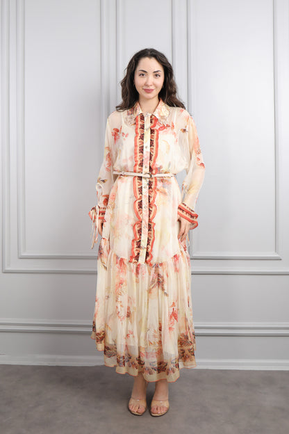 فستان شيفون مزخرف ومزين بتفاصيل كشكشة مع حزام عالخصر مقاس كبير -بيج