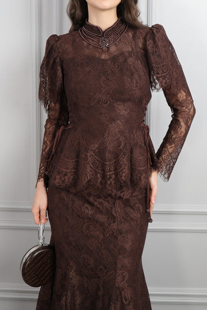 طقم دانتيل خناقي بتطريزات خرزية واكمام شفافة -بني