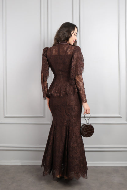 طقم دانتيل خناقي بتطريزات خرزية واكمام شفافة -بني