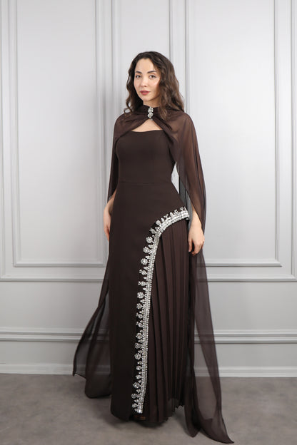 فستان سهرة سترابلس بتطريزات كريستالية و وشاح في العنق -بني