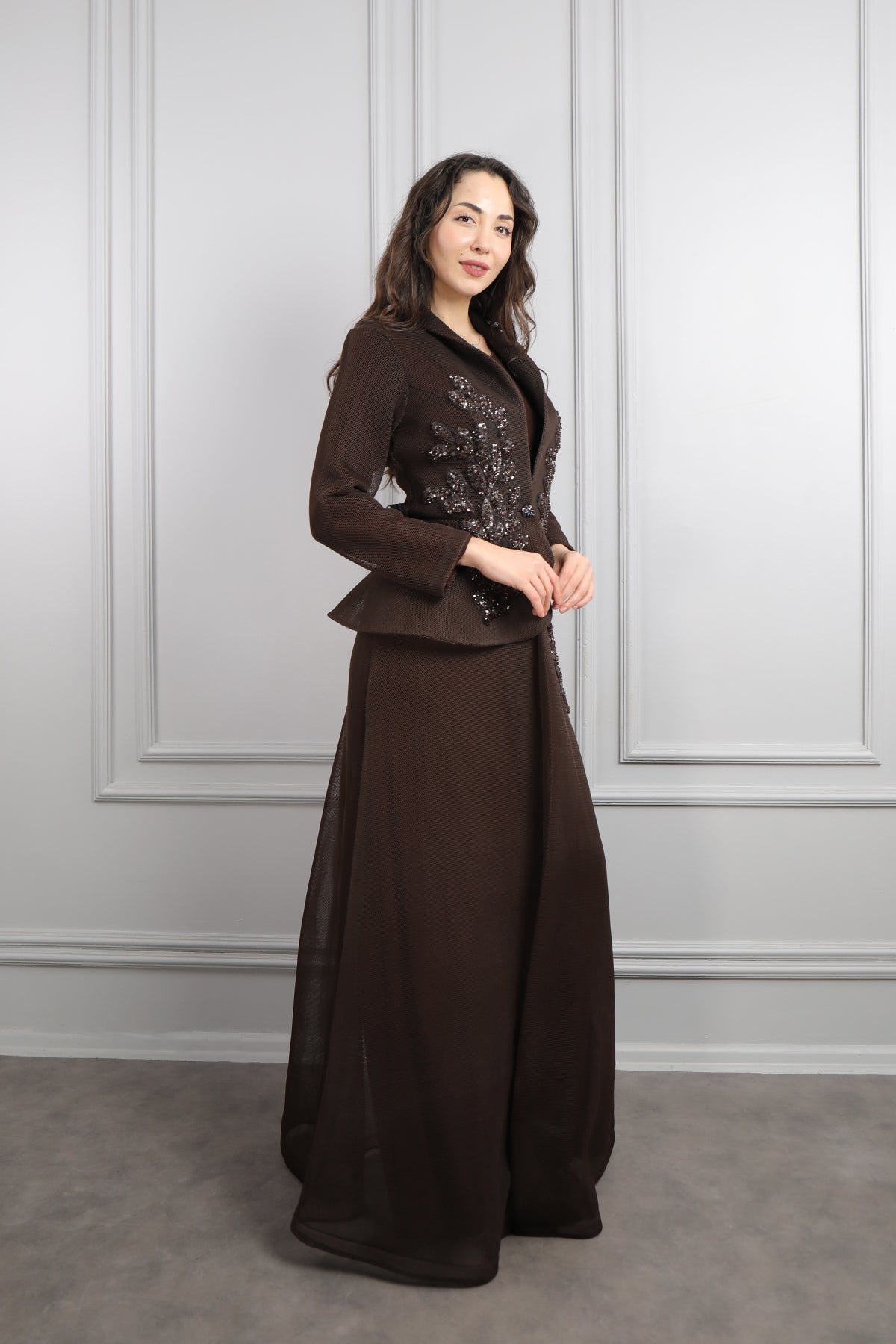 طقم فستان وجاكيت مطرز بالخرز مقاس كبير -بني