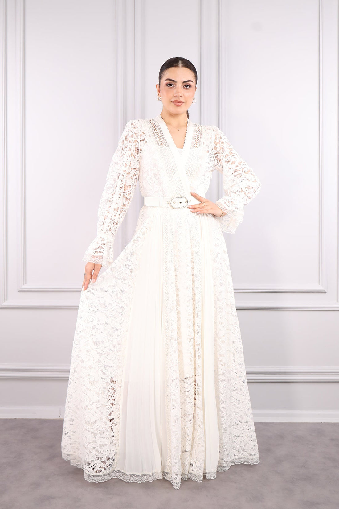 فستان مقاس كبير مع حزام عند الخصر وتفاصيل دانتيل -سكري