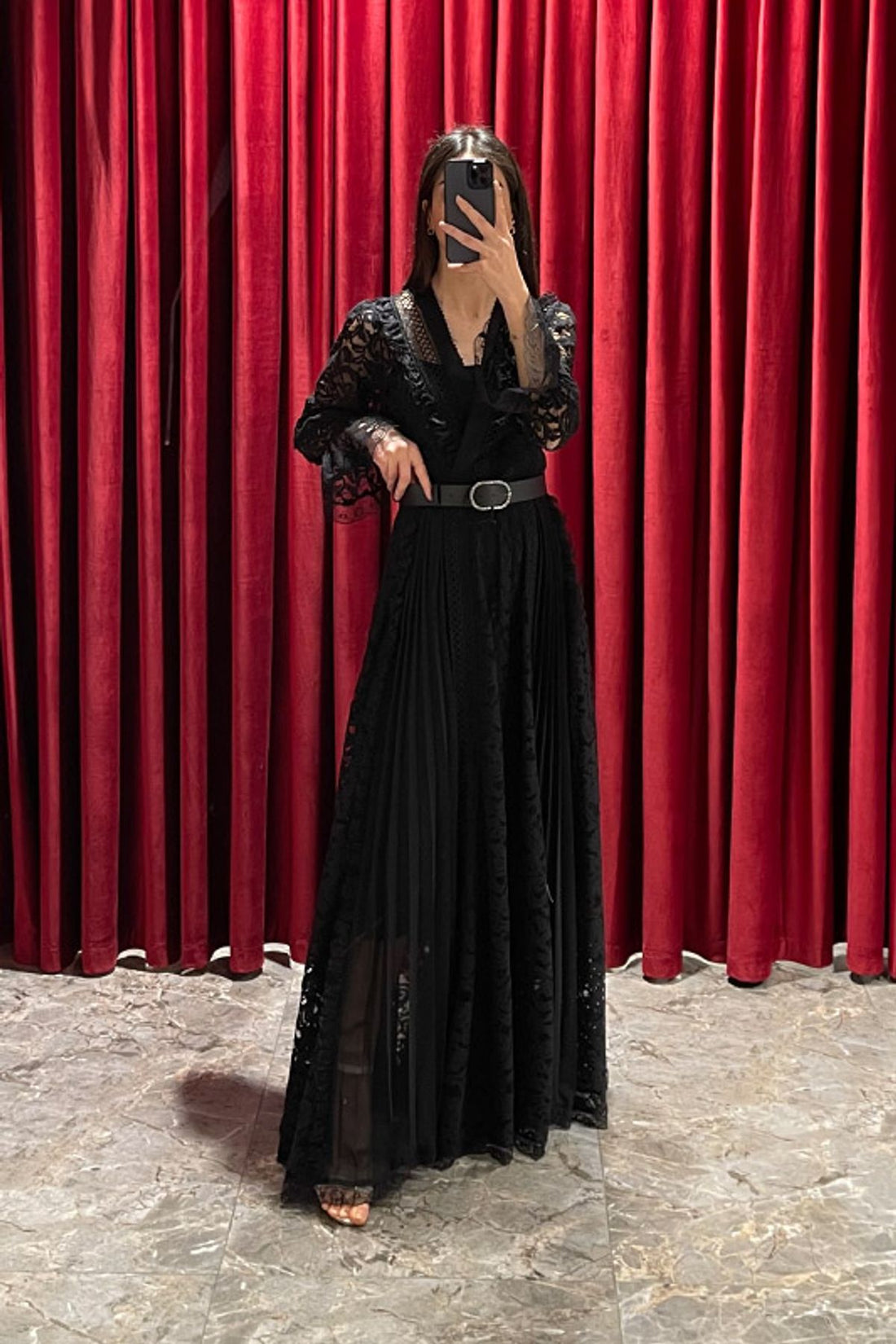 فستان مقاس كبير مع حزام عند الخصر وتفاصيل دانتيل -اسود